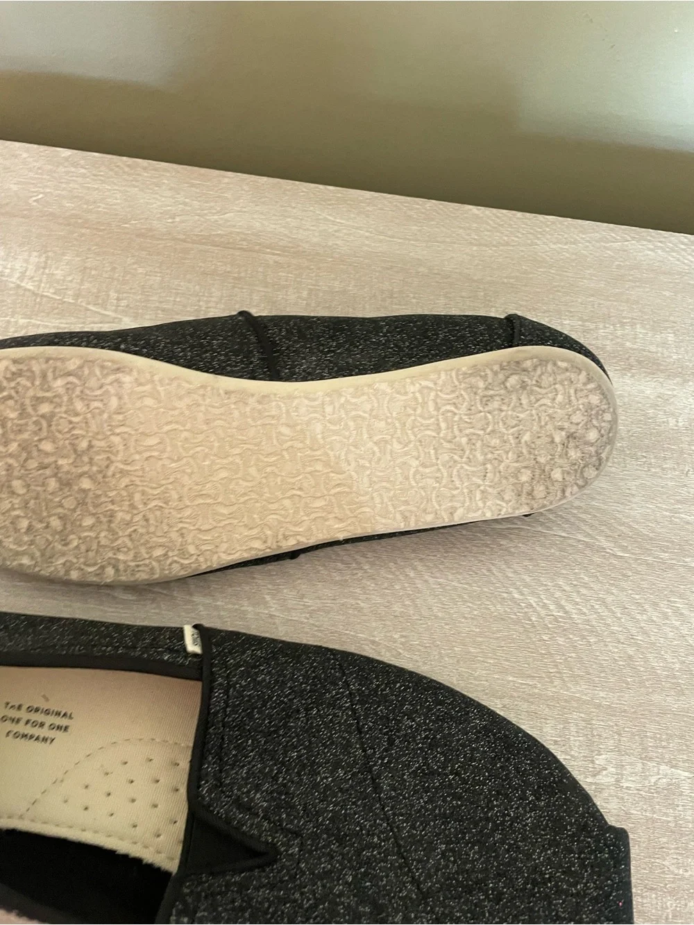 TOMS Classic black Sparkle SLIP-ON Flats 9.5w Comfort shoe Premium Style glitter